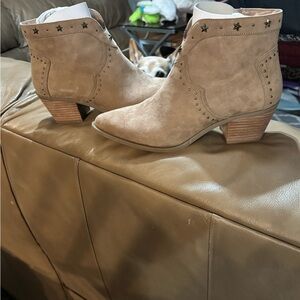 American Eagle Outfitters Star-Studded Tan Ankle Booties